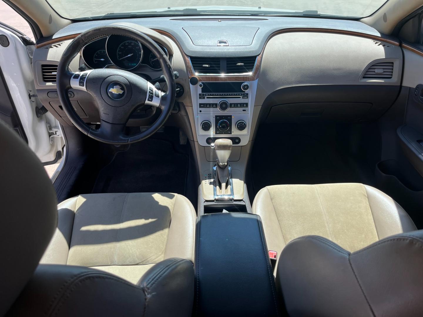 2010 white /black Chevrolet Malibu 2LT (1G1ZD5E7XAF) with an 3.6L V6 DOHC 24V engine, 6-Speed Automatic transmission, located at 14700 Tomball Parkway 249, Houston, TX, 77086, (281) 444-2200, 29.928619, -95.504074 - Photo#10